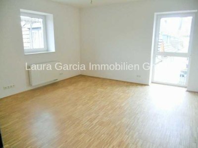 WG geeignete 2 Zi.- Wohnung (Hochparterre) mit Küche (Einbauküche)/Diele/Bad/Keller
