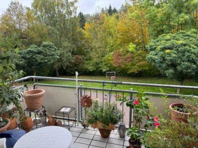 Neu-Anspach: Helle 3-Zimmer-Wohnung mit Balkon &. Tiefgaragenplatz