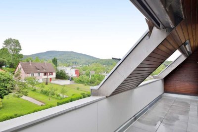 Sonnendurchflutete 3-Zimmer-Dachgeschosswohnung mit traumhafter Dachterrasse und Balkon