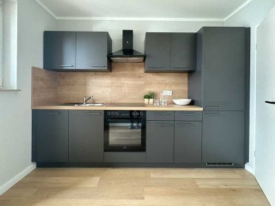 Erstbezug nach Sanierung! Großzügige 3 Zi.-Whg. mit Einbauküche & Balkon