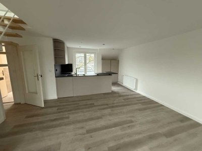 Schicke und komplett modernisierte 2-Zimmer Maisonette in Hamburg-Fuhlsbüttel