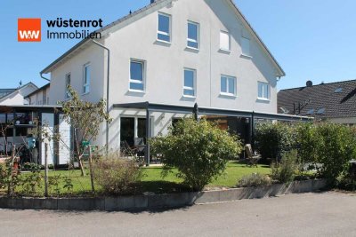 Hochwertige Doppelhaushälfte in ruhiger Lage von Steinen