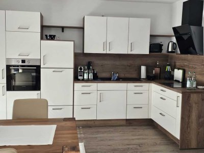 2-Zimmer-Erdgeschosswohnung mit geh. Innenausstattung mit Balkon und EBK in Tiefenbach