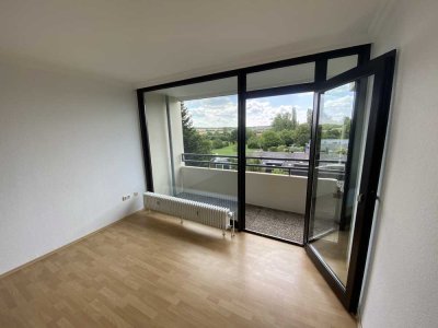 H-Bemerode, Bindingweg 1, helle 2 Zi-Whg., 62 m², Balkon m. Weitblick, EBK, 4. OG, Aufzug, Wannenbad
