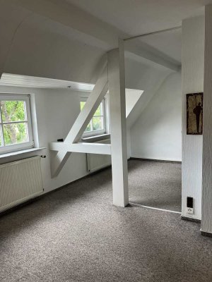 Sonnige Mansardenwohnung im Süden von Erfurt