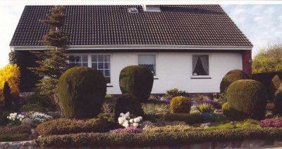 Einfamilienhaus mit schön angelegten Garten