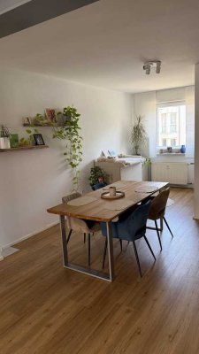 Renovierte 2-Zimmer-Wohnung mit Balkon, Stellplatz und Einbauküche in Ulm