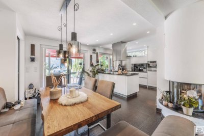 VERKAUFT!!! Wohlfühlhaus mit Einliegerwohnung, beeindruckendem Garten und erfrischendem Schwimmteich