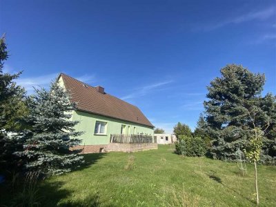 Arzberg * ruhig gelegenes EFH mit großem Grundstück* offene Küche* 4 Zimmer* Kaminesse vorhanden