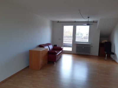 Gemütliche 2-Zimmer-Dachgeschosswohnung mit Balkon in Konstanz-Allmannsdorf