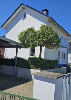 Liebevoll renoviertes Einfamilienhaus mit großem Garten in angenehmer Wohnlage