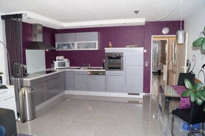 Top 2-Zimmer Wohnung inkl. Einbauküche, Balkon, Stellplatz und Kellerraum
