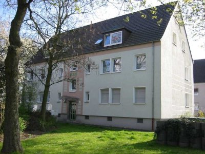Schöne lichtdurchflutete Dachgeschosswohnung in individueller Bauweise