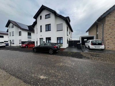 Große, helle Maisonette Neubauwohnung in Niedrigenergiehaus mit Wärmepumpe, Fußbodenheizung, Garage
