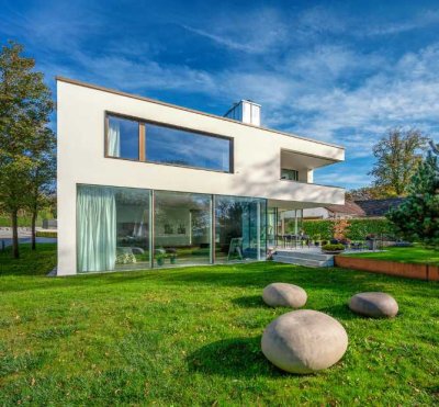 Ambach, 2. Seereihe: EINDRUCKSVOLLE ARCHITEKTENVILLA