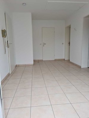 Vollständig renovierte 2,5-Raum-DG-Wohnung mit Balkon in Offenbach