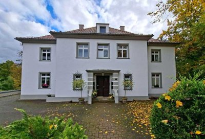 Für Eigennutzer und Kapitalanleger - tolle  Stadtvilla in bevorzugter Pößnecker Lage