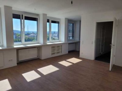 Stilvolle, sanierte 2-Zimmer-Wohnung mit EBK in Saarbrücken