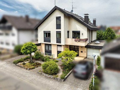 Exklusives freist. Einfamilienhaus mit 2 Garagen u. 2 Stellpl. in guter Lage von Ketsch