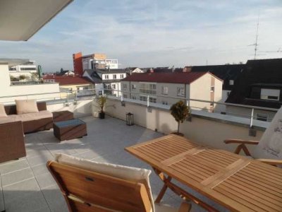 Schöne, sonnige 3 Zimmer-Wohnung, EBK, große Dachterrasse, TG, STP, Anfragen bitte per email