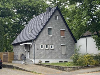 Freistehendes Einfamilienhaus mit schönem Grundstück in beliebter, grüner Wohngegend