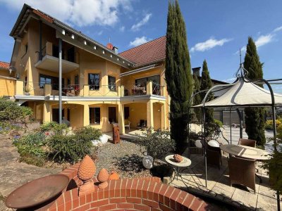 Exclusive Villa mit ELW, Doppel-Garage, Balkone, Terrassen, Erdwärme, Photovoltaik, Pool uvm.