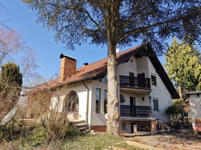 Repräsentatives Landhaus 
Galerie und geschützte Terrasse
Großes Grundstück mit ca. 1.481 m²
