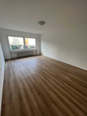 Sanierte 2 Zimmer gegenüber Mathilden Klinik !!!