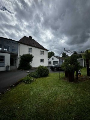 Wohnhaus mit großem Gewächshaus und Garten in Thiersheim