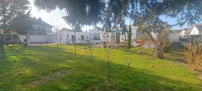 ## Schöner Bungalow in ruhiger Lage # Terrasse & Garten # Lagerhalle & Hof # 6 Garagen # 8 PKW-ST ##