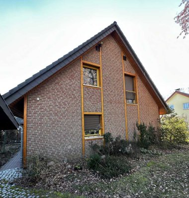 Charmantes Einfamilienhaus mit gepflegtem Garten und Garage in Hennigsdorf