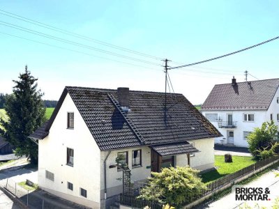 Einfamilienhaus mit Potenzial
Ländlich gelegen, bereit für frische Ideen