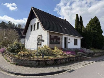 Freistehendes Einfamilien-Wohnhaus mit Garage und Nebengebäude!