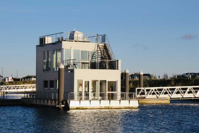 Schwimmendes Ferienhaus auf der Ostsee mit Bootsliegeplatz direkt am Haus