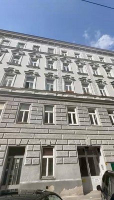 Helle Dachgeschoss- Wohnung mit Garagenplatz und großer Terrasse* Nähe der zukünftigen U2- Station