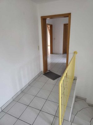 Helle 2,5-Zimmer Dachgeschosswohnung mit Balkon in Hallbergmoos