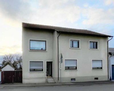1-2 Familienhaus m. 7-9 Zi., Wohnen u. Arbeiten f. Freiberufler, weitere Bebauung möglich von Privat