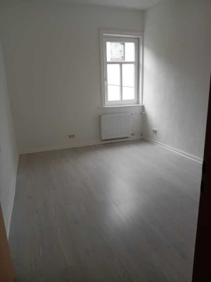 Neu Renovierte 3.Zimmerwohnung-Küche-Bad-Wintergarten