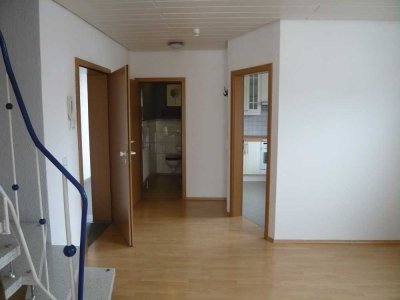 Freundliche und gepflegte 4-Zimmer-Maisonette-Wohnung mit gehobener Innenausstattung in Minfeld