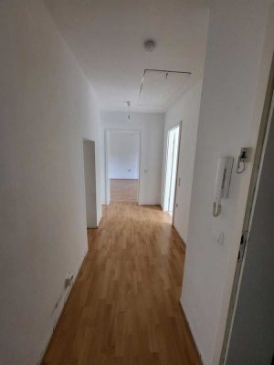 Großzügige 4-Zimmer-Dachgeschosswohnung mit zusätzlichem Dachboden