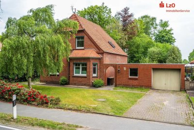 Fehnhaus mit großem Garten in Ortsrandlage von Augustfehn