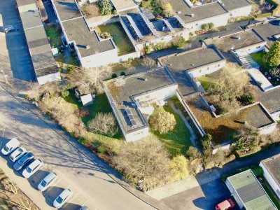 „Wo Alltag zur Auszeit wird“ – Wohnen & arbeiten im Grünen, Einbauküche & 2 KFZ Stpl."