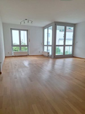 Exklusive 2-Zimmer-Wohnung mit gehobener Innenausstattung mit EBK in Augsburg