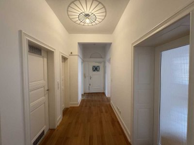 Direkt zum Einziehen und Wohlfühlen - Altbauwohnung in beliebter Wohnlage