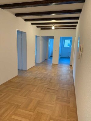 Frisch renovierte 3-Zimmer-Wohnung mit Balkon und Tiefgaragenstellplatz in Stutensee