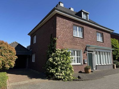 freistehendes Einfamilienhaus mit großem Grundstück