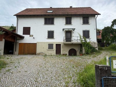 Altes Winzerhaus mit landwirtschaftlichen Nebengebäuden in Bühlertal