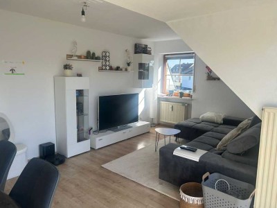 Helle 3-Zimmer Dachgeschosswohnung mit Balkon in Röhrmoos