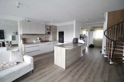 Zwei Wohnungen  - ein Preis. Hochwertige Maisonette-Wohnung und eine gemütliche 2 Zimmer-Wohnung