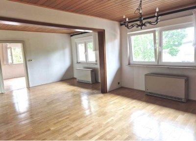 Große 4-5 Zimmerwohnung (115 m²) mit mögl. Ausbaureserve (73m²) im Dachboden, Garage + Stellplatz!